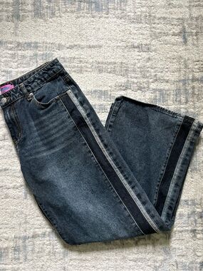 Edikted Low-Rise Wide-Leg Dark Wash Jeans with Double Side Stripes